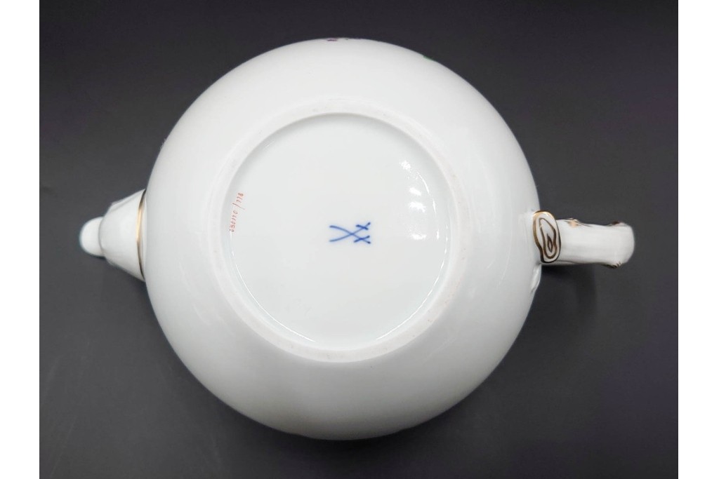 ドイツ製　Meissen(マイセン)　ベーシックフラワー　気品漂う二つ花がデザインされたティーポット　(R-087290)