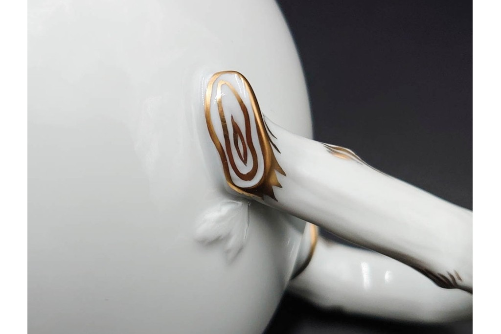 ドイツ製　Meissen(マイセン)　ベーシックフラワー　気品漂う二つ花がデザインされたティーポット　(R-087290)