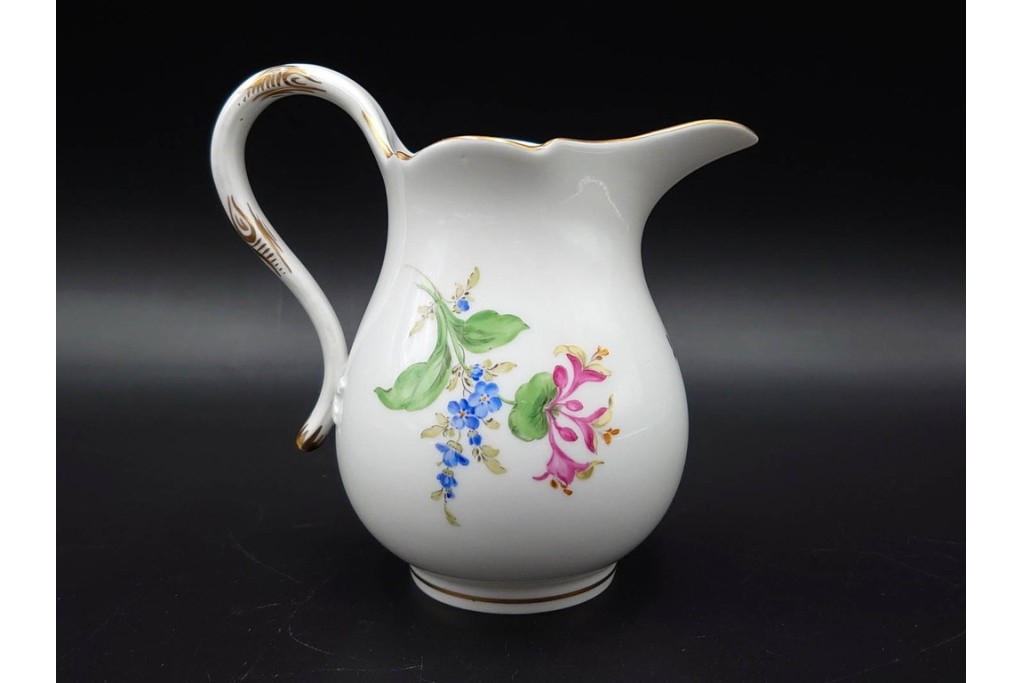 ドイツ製　Meissen(マイセン)　ベーシックフラワー　二つ花のデザインが上品なシュガーポット・クリーマーのセット　(R-087291)