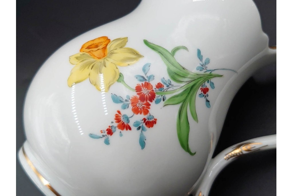 ドイツ製　Meissen(マイセン)　ベーシックフラワー　二つ花のデザインが上品なシュガーポット・クリーマーのセット　(R-087291)