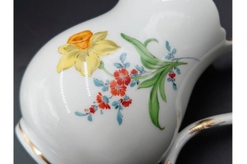 ドイツ製　Meissen(マイセン)　ベーシックフラワー　二つ花のデザインが上品なシュガーポット・クリーマーのセット　(R-087291)