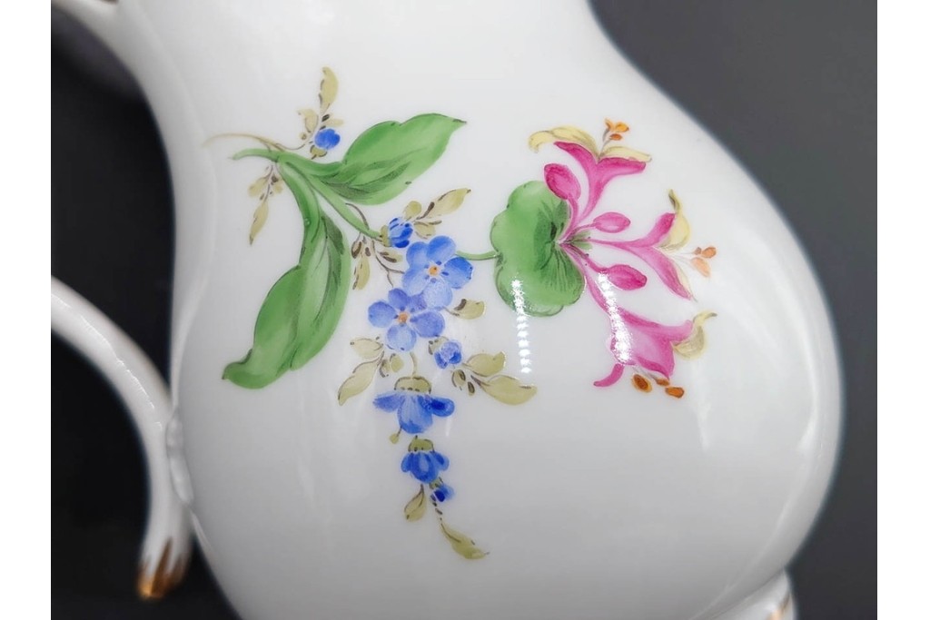 ドイツ製　Meissen(マイセン)　ベーシックフラワー　二つ花のデザインが上品なシュガーポット・クリーマーのセット　(R-087291)