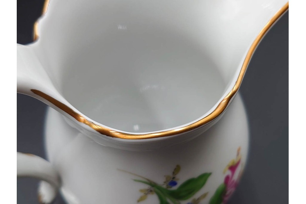 ドイツ製　Meissen(マイセン)　ベーシックフラワー　二つ花のデザインが上品なシュガーポット・クリーマーのセット　(R-087291)