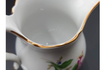 ドイツ製　Meissen(マイセン)　ベーシックフラワー　二つ花のデザインが上品なシュガーポット・クリーマーのセット　(R-087291)