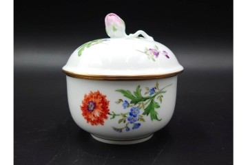 ドイツ製　Meissen(マイセン)　ベーシックフラワー　二つ花のデザインが上品なシュガーポット・クリーマーのセット　(R-087291)