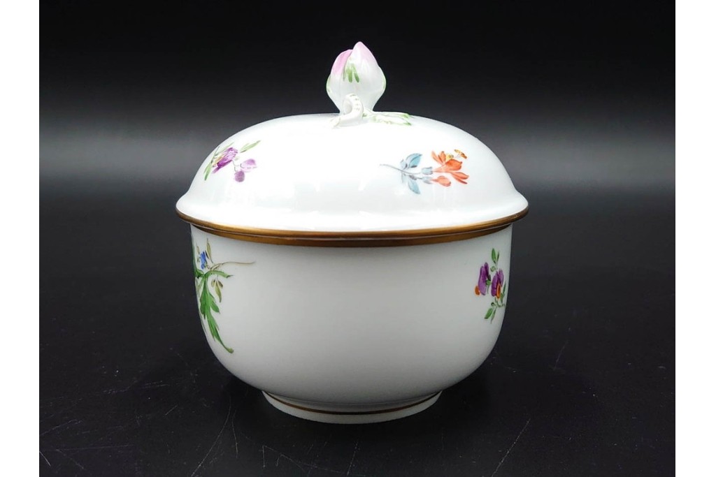 ドイツ製　Meissen(マイセン)　ベーシックフラワー　二つ花のデザインが上品なシュガーポット・クリーマーのセット　(R-087291)