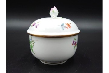 ドイツ製　Meissen(マイセン)　ベーシックフラワー　二つ花のデザインが上品なシュガーポット・クリーマーのセット　(R-087291)