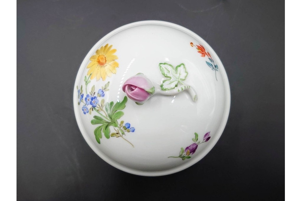 ドイツ製　Meissen(マイセン)　ベーシックフラワー　二つ花のデザインが上品なシュガーポット・クリーマーのセット　(R-087291)