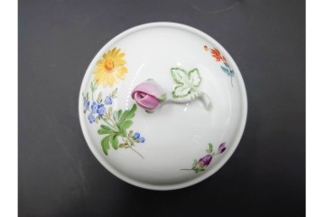 ドイツ製　Meissen(マイセン)　ベーシックフラワー　二つ花のデザインが上品なシュガーポット・クリーマーのセット　(R-087291)