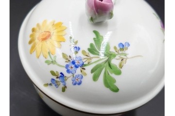 ドイツ製　Meissen(マイセン)　ベーシックフラワー　二つ花のデザインが上品なシュガーポット・クリーマーのセット　(R-087291)