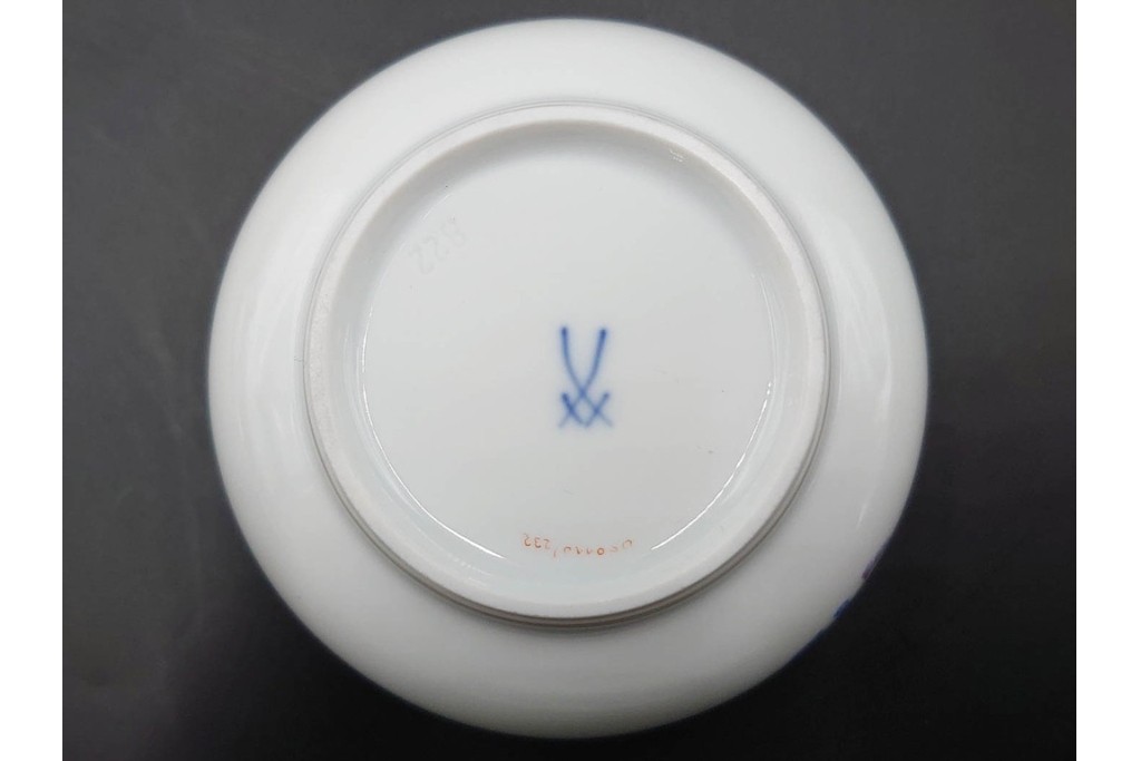 ドイツ製　Meissen(マイセン)　ベーシックフラワー　二つ花のデザインが上品なシュガーポット・クリーマーのセット　(R-087291)