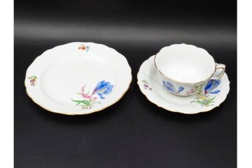 ドイツ製　Meissen(マイセン)　ベーシックフラワー　二つ花デザイン　気品漂うトリオ2客セット　(R-087292)