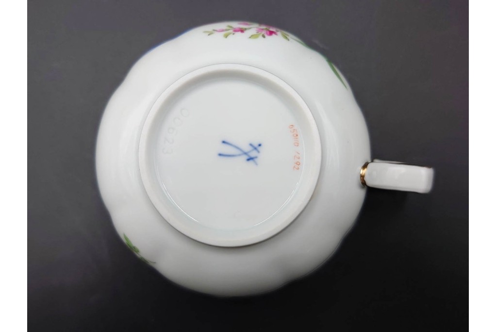 ドイツ製　Meissen(マイセン)　ベーシックフラワー　二つ花デザイン　気品漂うトリオ2客セット　(R-087292)