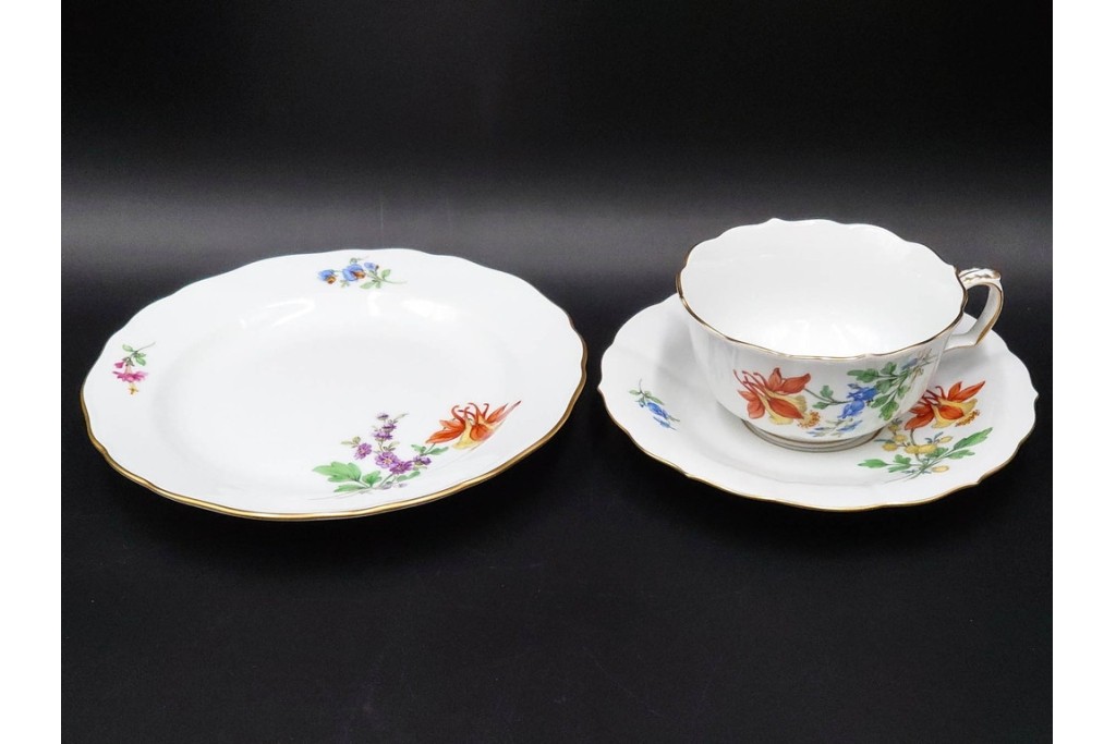 ドイツ製　Meissen(マイセン)　ベーシックフラワー　二つ花デザイン　気品漂うトリオ2客セット　(R-087293)