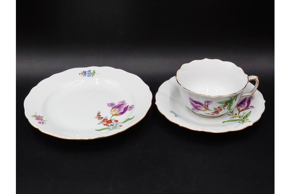 ドイツ製　Meissen(マイセン)　ベーシックフラワー　二つ花デザイン　気品漂うトリオ2客セット　(R-087294)