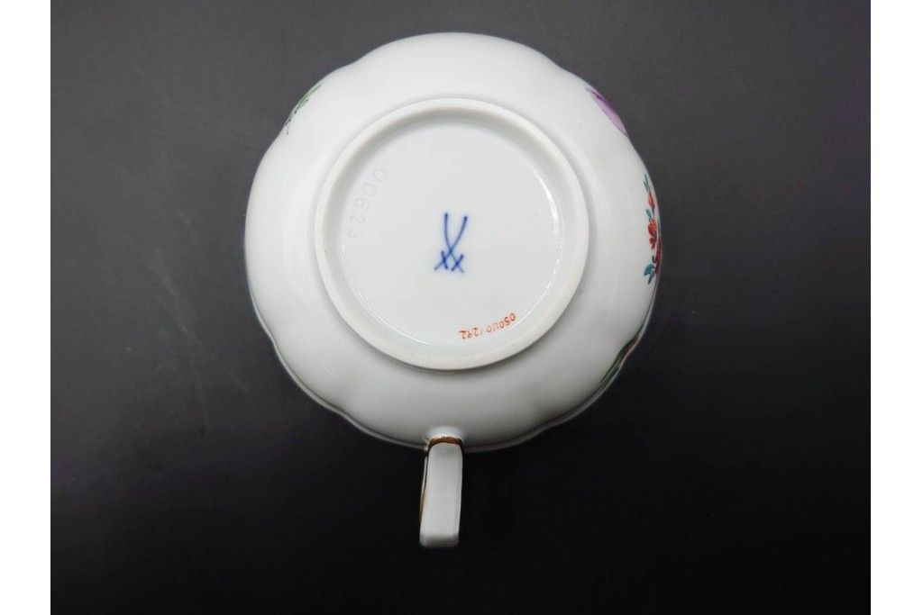 ドイツ製　Meissen(マイセン)　ベーシックフラワー　二つ花デザイン　気品漂うトリオ2客セット　(R-087294)