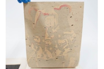 真作　明治期　楊洲周延　「千代田之大奥 おたち退」　勇ましい奥女中の姿が印象的な木版画の浮世絵　3枚続　(R-087305)