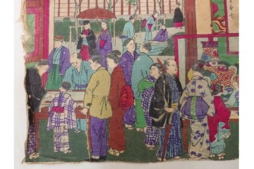 真作　明治期　歌川広重(三代)　「東京名所上野公園地内国勧業博覧会美術館之図」　博覧会の美術館内部を描いた木版画の浮世絵　3枚続　(R-087307)
