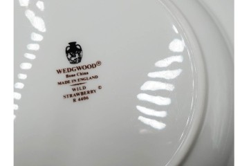 イギリス　WEDGWOOD(ウェッジウッド)　直径約23cm　ワイルドストロベリーシリーズのプレート6枚セット　(R-087318)