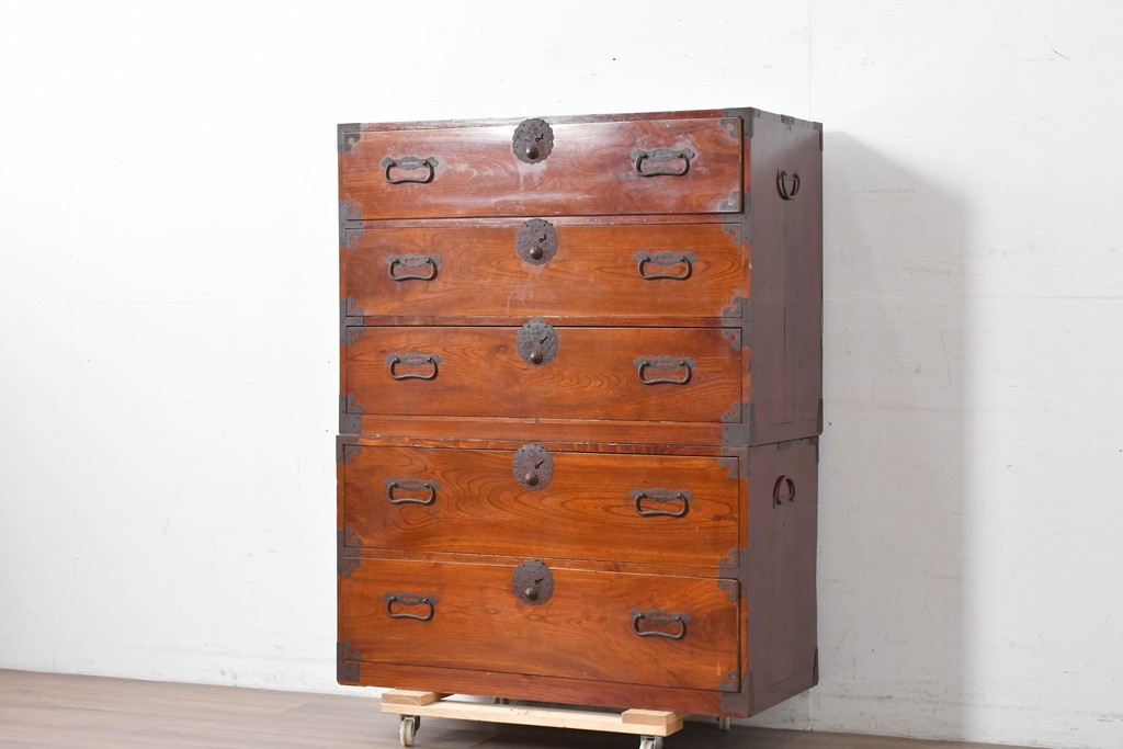 和製アンティーク　前面欅(ケヤキ)材　木目が魅力の五丁引き庄内箪笥　(R-087320)