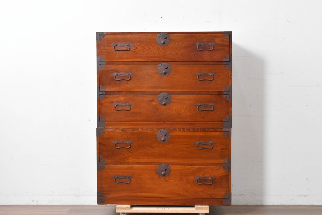 和製アンティーク　前面欅(ケヤキ)材　木目が魅力の五丁引き庄内箪笥　(R-087320)