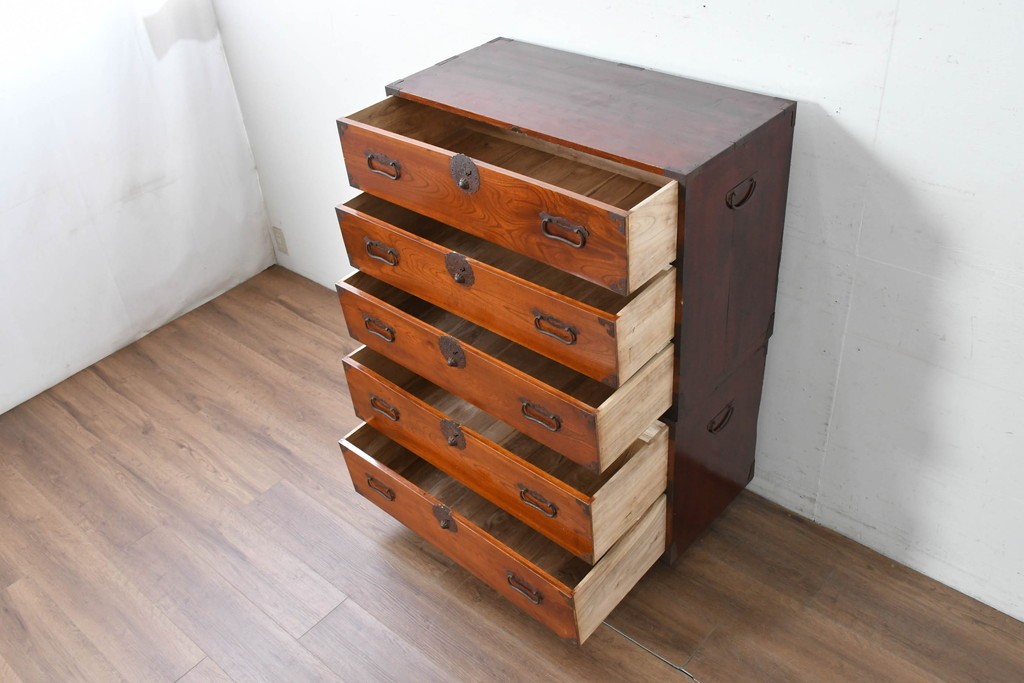 和製アンティーク　前面欅(ケヤキ)材　木目が魅力の五丁引き庄内箪笥　(R-087320)