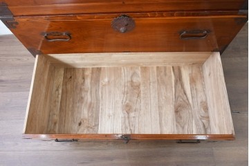 和製アンティーク　前面欅(ケヤキ)材　木目が魅力の五丁引き庄内箪笥　(R-087320)