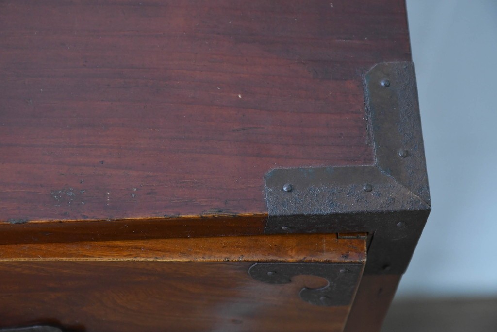 和製アンティーク　前面欅(ケヤキ)材　木目が魅力の五丁引き庄内箪笥　(R-087320)