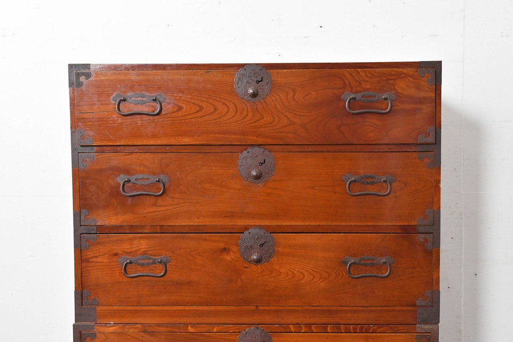 和製アンティーク　前面欅(ケヤキ)材　木目が魅力の五丁引き庄内箪笥　(R-087320)