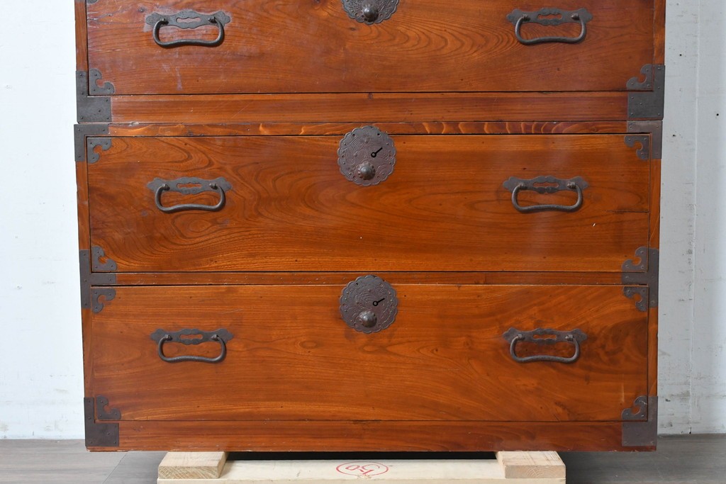 和製アンティーク　前面欅(ケヤキ)材　木目が魅力の五丁引き庄内箪笥　(R-087320)