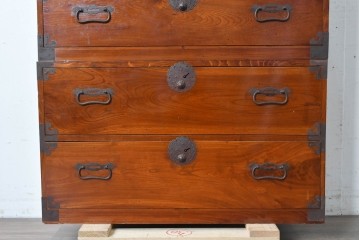 和製アンティーク　前面欅(ケヤキ)材　木目が魅力の五丁引き庄内箪笥　(R-087320)