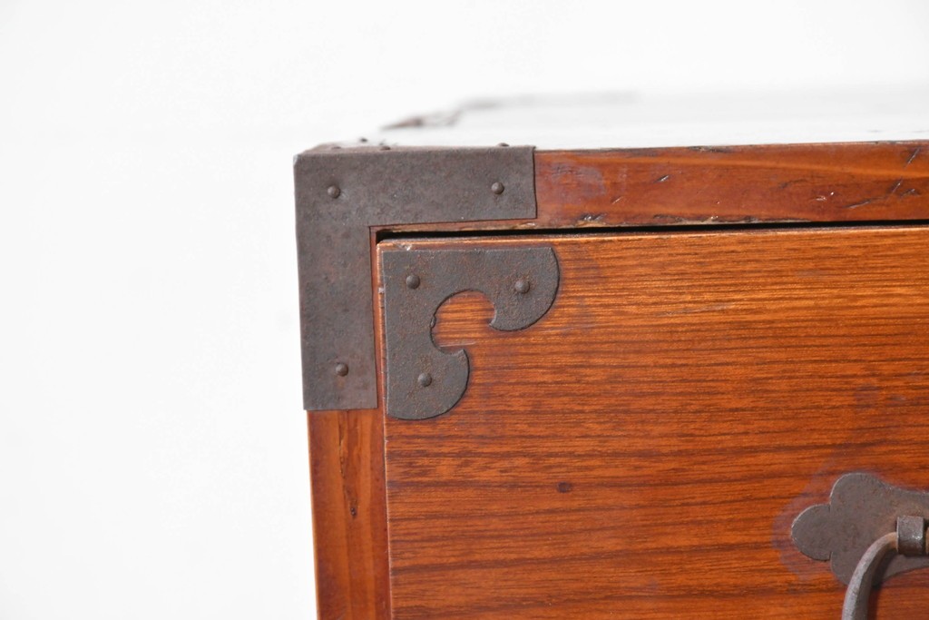 和製アンティーク　前面欅(ケヤキ)材　木目が魅力の五丁引き庄内箪笥　(R-087320)