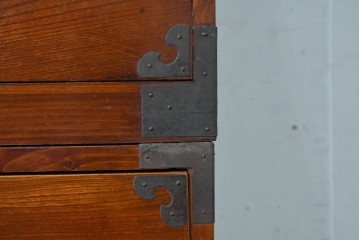 和製アンティーク　前面欅(ケヤキ)材　木目が魅力の五丁引き庄内箪笥　(R-087320)