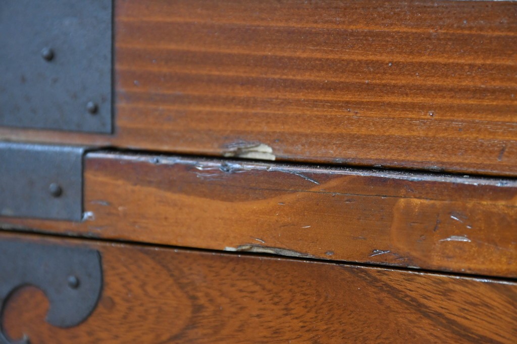 和製アンティーク　前面欅(ケヤキ)材　木目が魅力の五丁引き庄内箪笥　(R-087320)