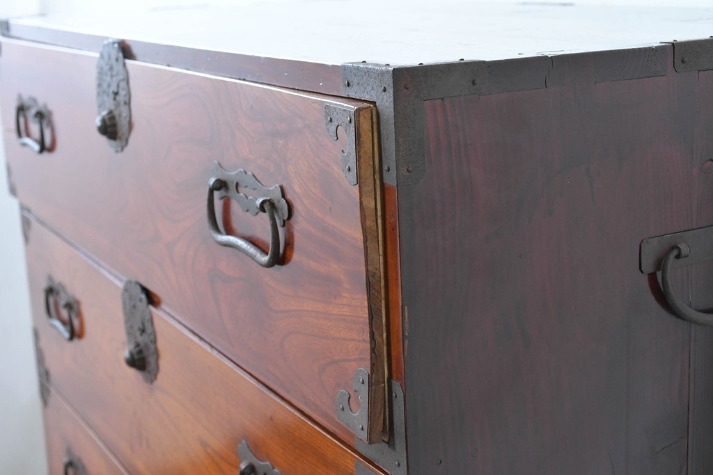 和製アンティーク　前面欅(ケヤキ)材　木目が魅力の五丁引き庄内箪笥　(R-087320)