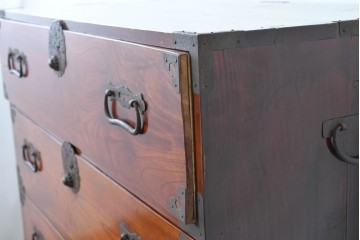 和製アンティーク　前面欅(ケヤキ)材　木目が魅力の五丁引き庄内箪笥　(R-087320)