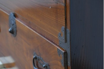 和製アンティーク　前面欅(ケヤキ)材　木目が魅力の五丁引き庄内箪笥　(R-087320)