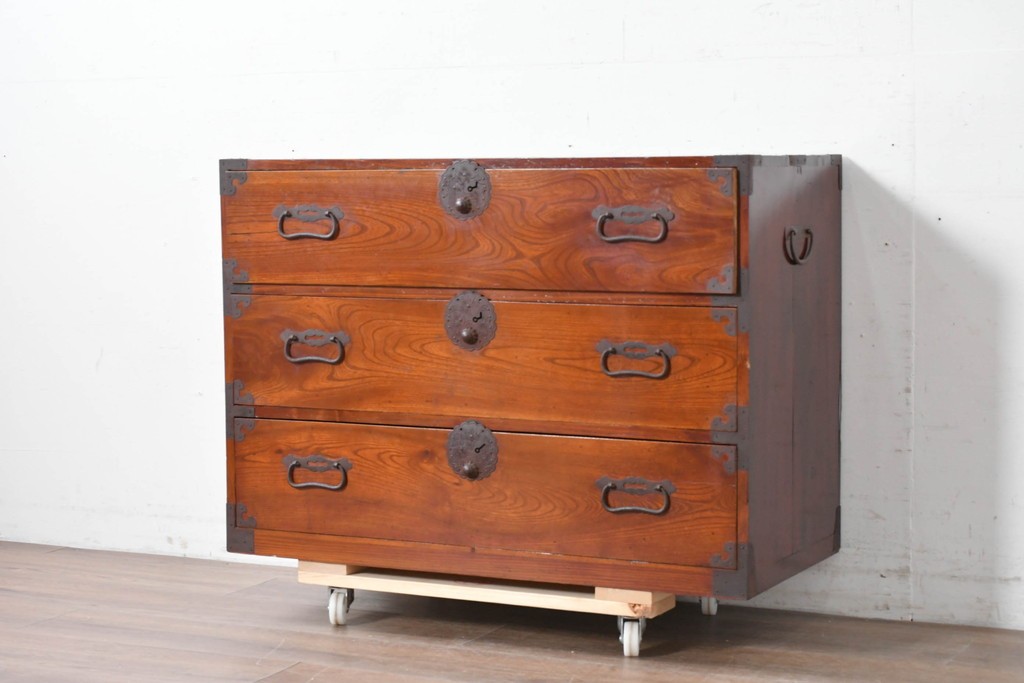 和製アンティーク　前面欅(ケヤキ)材　木目が魅力の庄内箪笥ローチェスト　(R-087321)