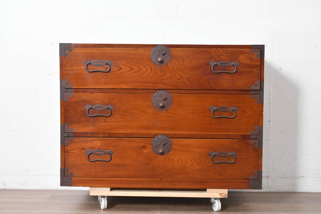 和製アンティーク　前面欅(ケヤキ)材　木目が魅力の庄内箪笥ローチェスト　(R-087321)