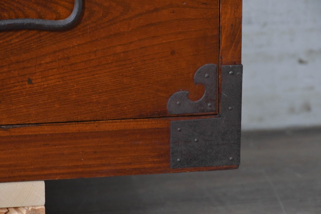 和製アンティーク　前面欅(ケヤキ)材　木目が魅力の庄内箪笥ローチェスト　(R-087321)