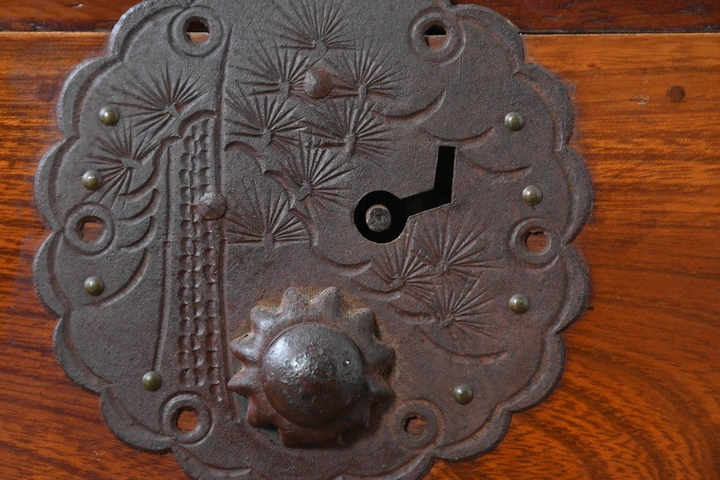 和製アンティーク　前面欅(ケヤキ)材　木目が魅力の庄内箪笥ローチェスト　(R-087321)