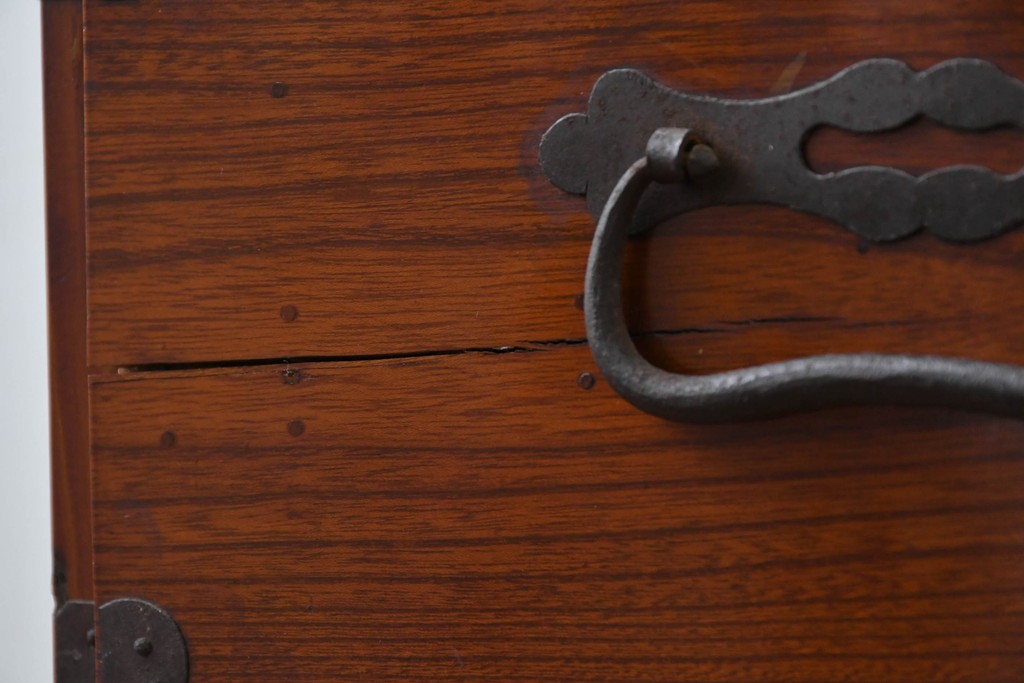 和製アンティーク　前面欅(ケヤキ)材　木目が魅力の庄内箪笥ローチェスト　(R-087321)