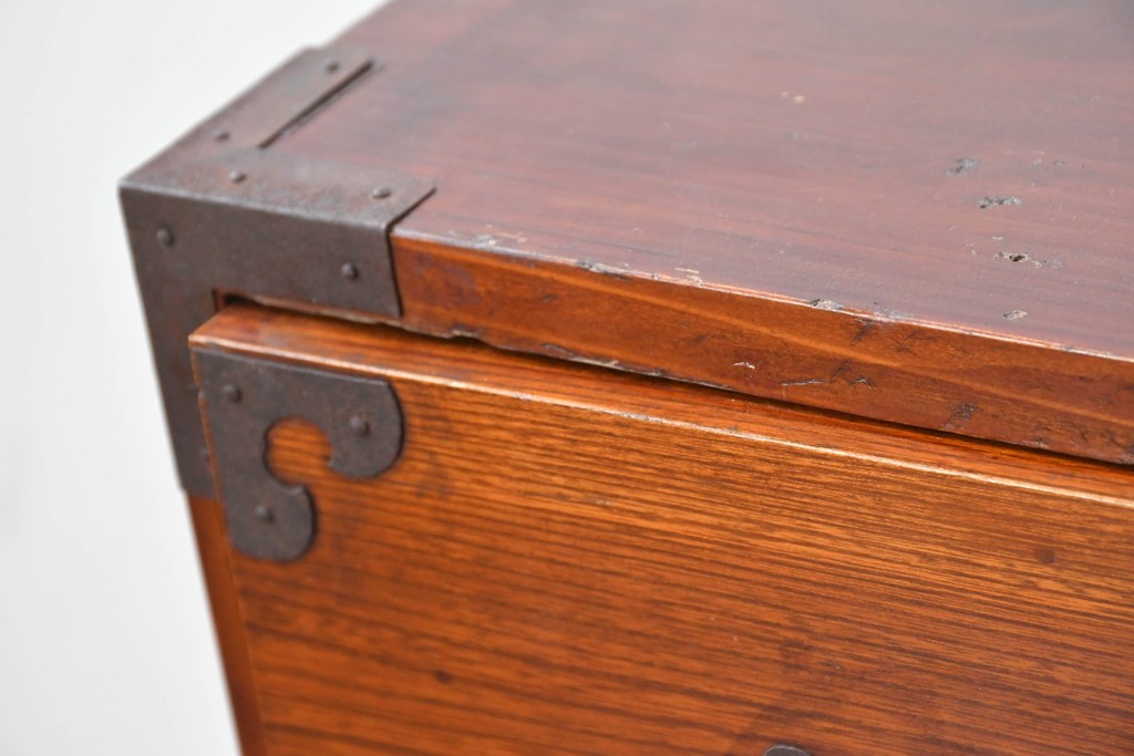 和製アンティーク　前面欅(ケヤキ)材　木目が魅力の庄内箪笥ローチェスト　(R-087321)