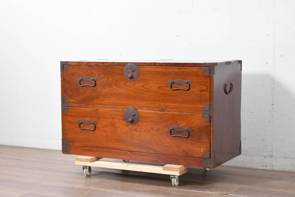 和製アンティーク　前面欅(ケヤキ)材　木目が魅力の庄内箪笥ローチェスト　(R-087322)