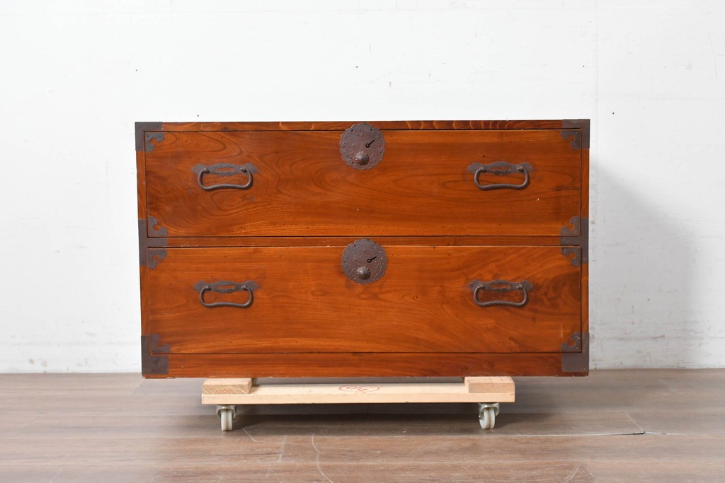 和製アンティーク　前面欅(ケヤキ)材　木目が魅力の庄内箪笥ローチェスト　(R-087322)