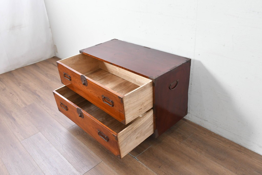 和製アンティーク　前面欅(ケヤキ)材　木目が魅力の庄内箪笥ローチェスト　(R-087322)