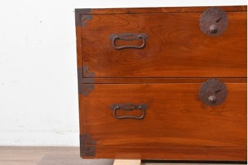 和製アンティーク　前面欅(ケヤキ)材　木目が魅力の庄内箪笥ローチェスト　(R-087322)