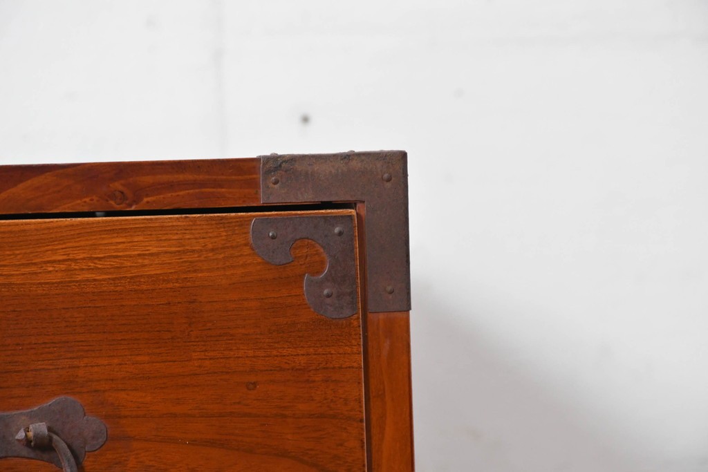 和製アンティーク　前面欅(ケヤキ)材　木目が魅力の庄内箪笥ローチェスト　(R-087322)