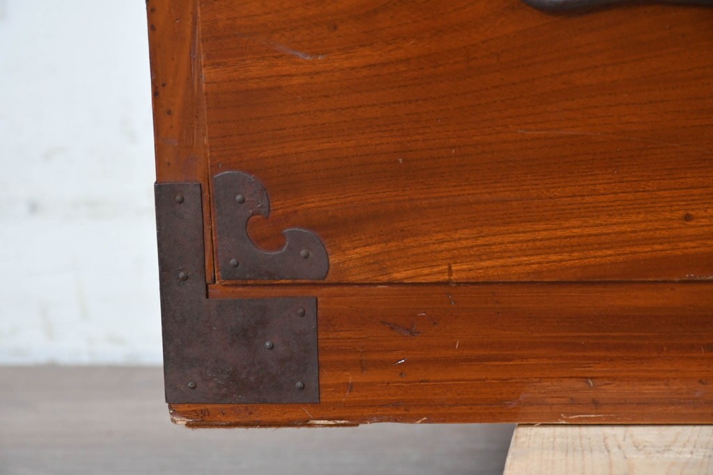 和製アンティーク　前面欅(ケヤキ)材　木目が魅力の庄内箪笥ローチェスト　(R-087322)