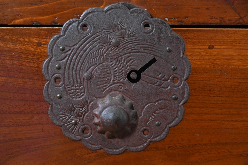 和製アンティーク　前面欅(ケヤキ)材　木目が魅力の庄内箪笥ローチェスト　(R-087322)